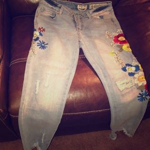 Indigo Reign Size 9 woman’s ripped ankle pants